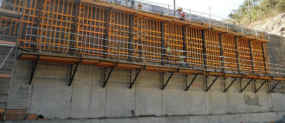 Système ORMA sur coffrage grimpant. Système ORMA sur coffrage grimpant.