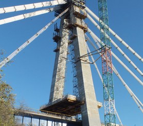 Escalier d’accès chantier pour la réalisation d’un pylône.