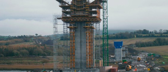 Tour escalier d’accès pour la réalisation d’une pile de pont.