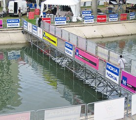 Polyvalent : Passerelle pour franchiser un fleuve.