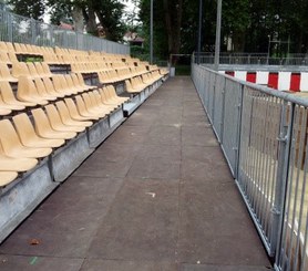 Parfaite intégration des tribunes et garde-corps publique en toute sécurité