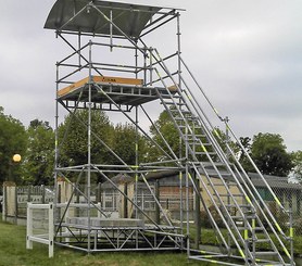 Escaliers et garde-corps de sécurité.