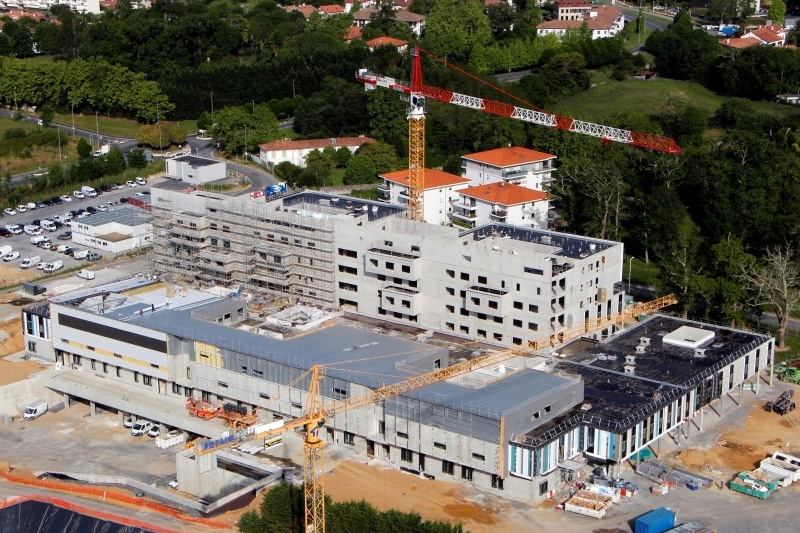 La clinique Belharra se veut être « la clinique du 3è millénaire » avec sa capacité d’accueil de 50 000 patients.