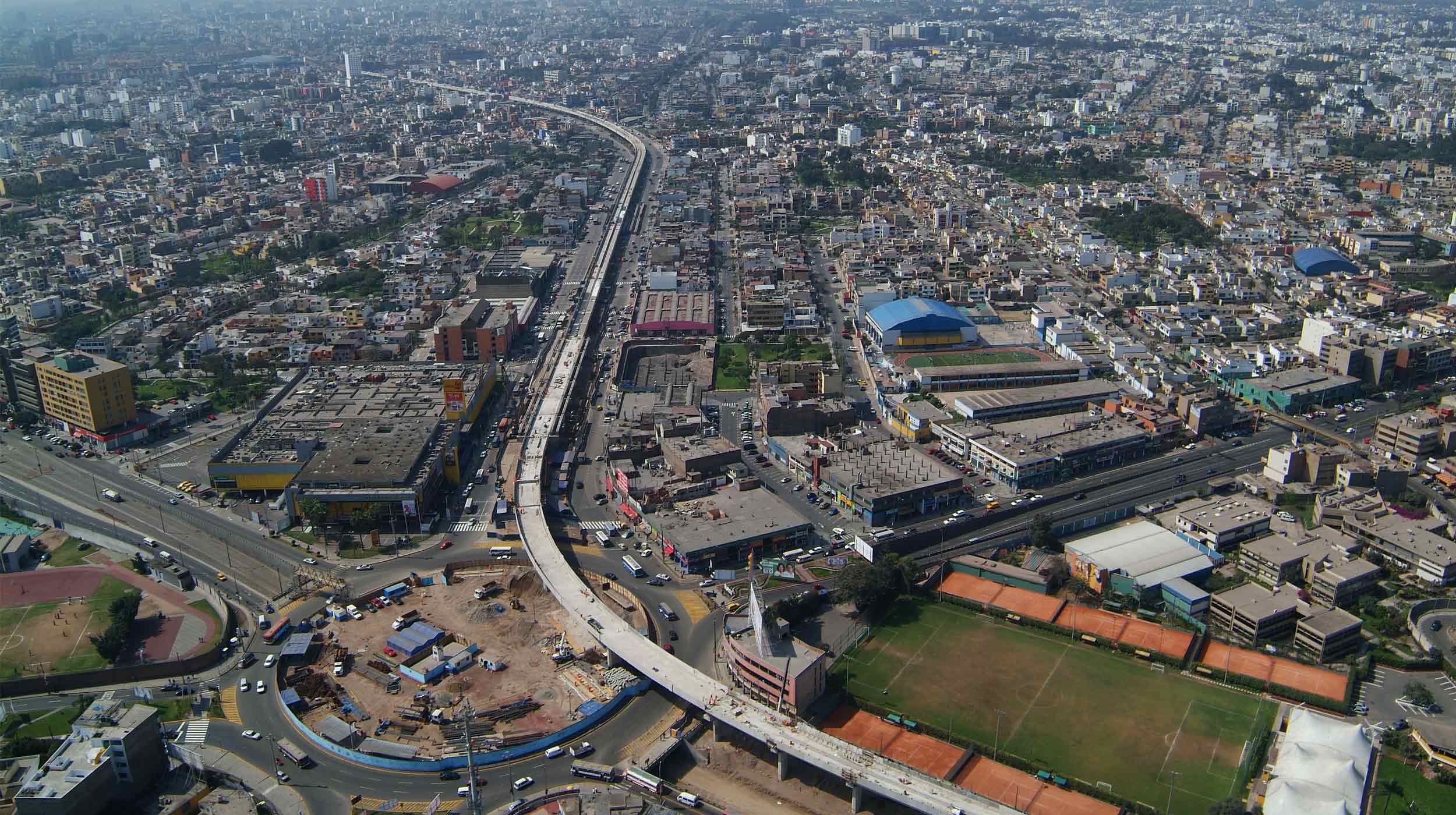 Situé dans la ville de Lima, ce projet emblématique consiste à construire un viaduc aérien de 12,5 km avec 8 stations.