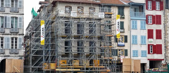 Etaiement de façade pour réhabilitation, Bayonne, France
