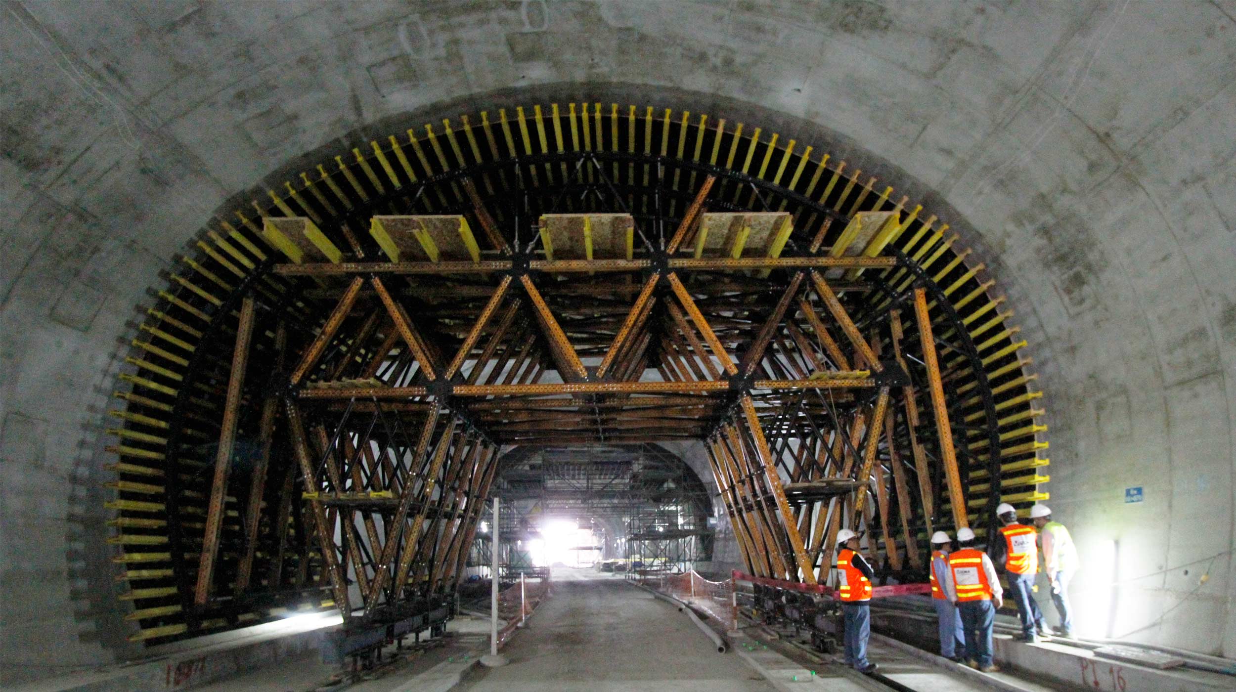 Avec nos chariots MK standards, nous avons construit deux tunnels avec ﬂexibilité, tout en réduisant les coûts pour le client.