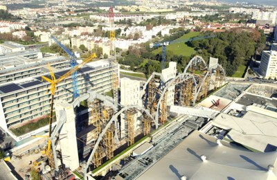 Torre Norte : une architecture suspendue qui redéfinit Lisbonne