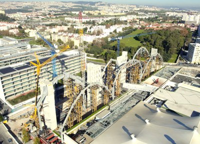Torre Norte : une architecture suspendue qui redéfinit Lisbonne