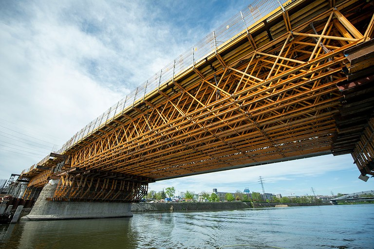 Fermes H-33, une solution modulaire et portante utilisée dans la construction de deux ponts à Cracovie