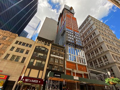 Construction du gratte-ciel 185 Broadway dans le quartier financier de New York