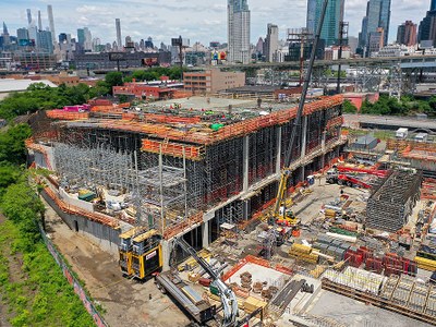 Infrastructure de parking en hauteur à Long Island City, New York, États-Unis.