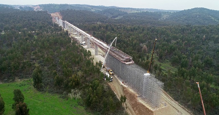 De nombreux équipements pour la construction du premier tronçon à grande vitesse du Portugal