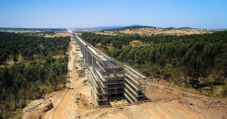 De nombreux équipements pour la construction du premier tronçon à grande vitesse du Portugal