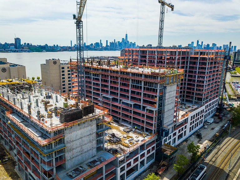 Productivité et sécurité dans la construction du 800 Harbor Boulevard, dans le New Jersey