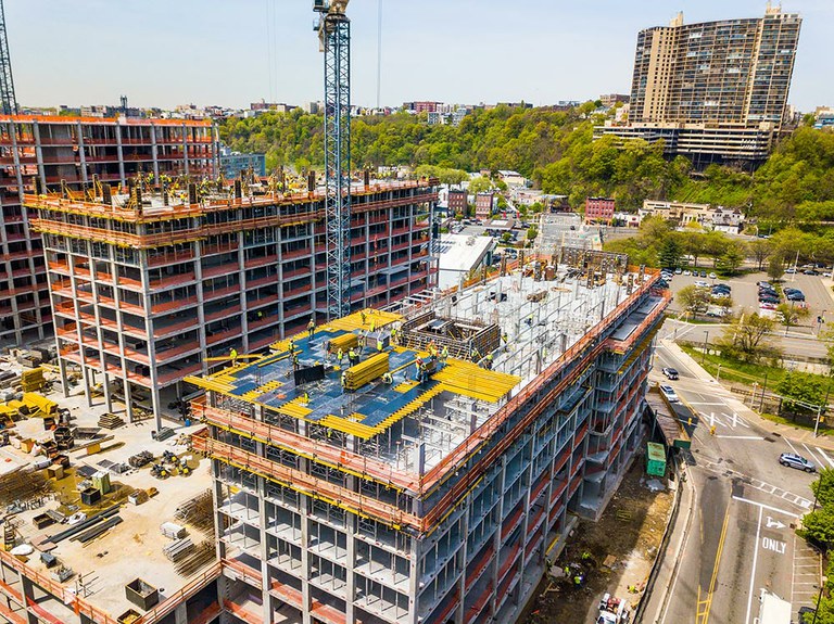 Productivité et sécurité dans la construction du 800 Harbor Boulevard, dans le New Jersey