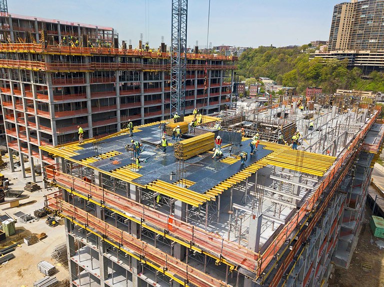 Productivité et sécurité dans la construction du 800 Harbor Boulevard, dans le New Jersey