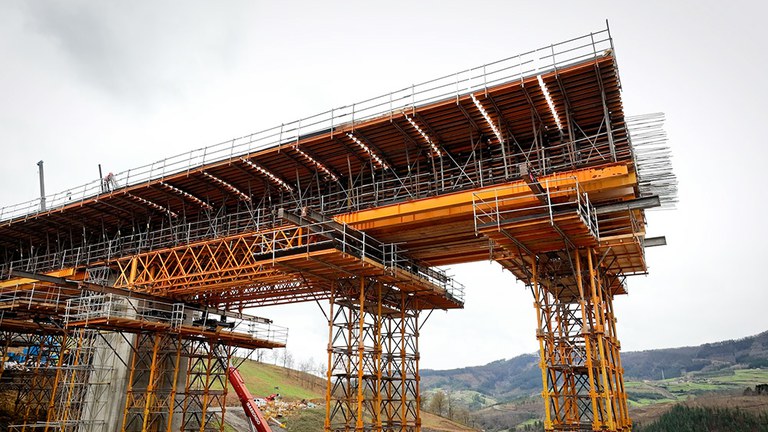 Réutilisation au maximum du matériel et réduction du délai de réalisation du viaduc de Zumelegi